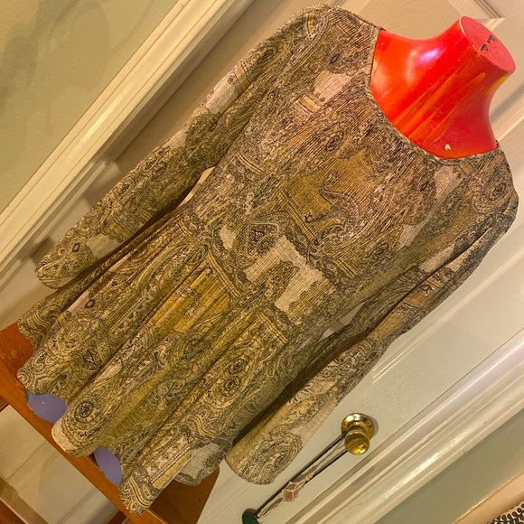 FLORAL & IVY Paisley Cream and Brown Relaxed Top - Picture 10 of 14